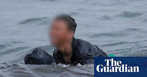 Migrant boy swims to beach in Spain's Ceuta with plastic bottles to stay afloat – video