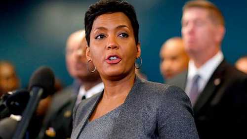 Atlanta Mayor Sends Message to Trump That She Won’t Allow ICE Detainees to Be Housed in City’s Jails Atlanta Mayor Sends Message to Trump That She Won’t Allow ICE Detainees to Be Housed in City’s Jails