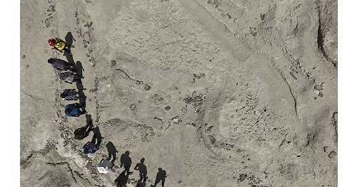 Muddy footprints reveal early human neighbors in Kenya | Africanews