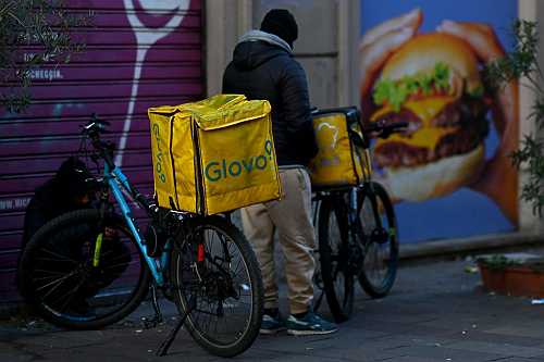 Delivery app Glovo bends to Spain's Riders Law, will hire thousands of couriers | TechCrunch