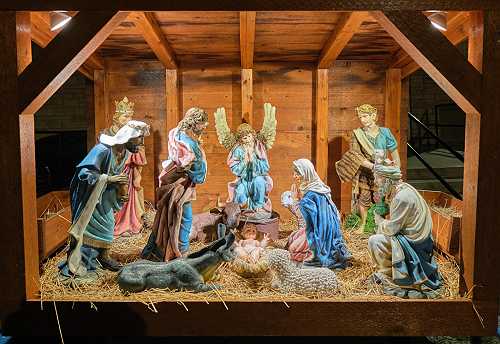 Christians in the West Must Forgo False Choices of Linear Thinking