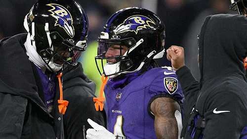 Ravens WR Flowers exits finale with knee injury