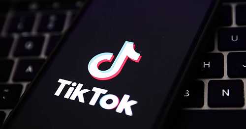 Woman Reunites with 1st Grade Teacher After TikTok Post Goes Viral